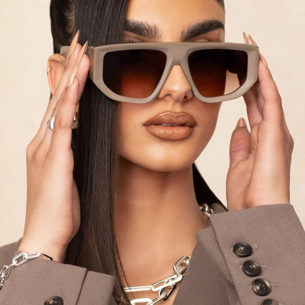 Dezi Backtrack Sunglasses in stone